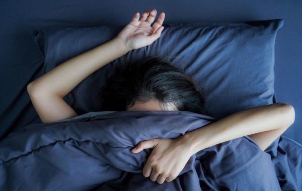 10 راه ساده برای اینکه صبح راحت از رختخواب بیرون بیایید